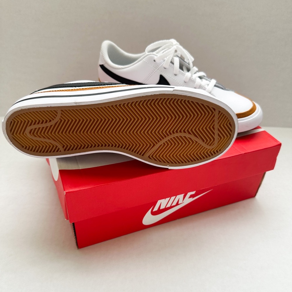 Nike Kids Sneakers White Black Brown - Picture 2 of 3